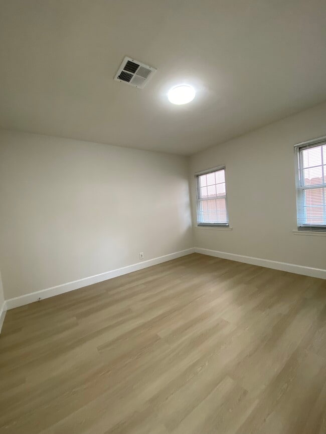 Building Photo - 143 W Reed St
