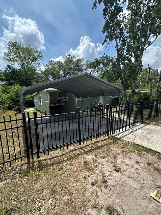 Building Photo - Available Now -Northside Beauty Located In...