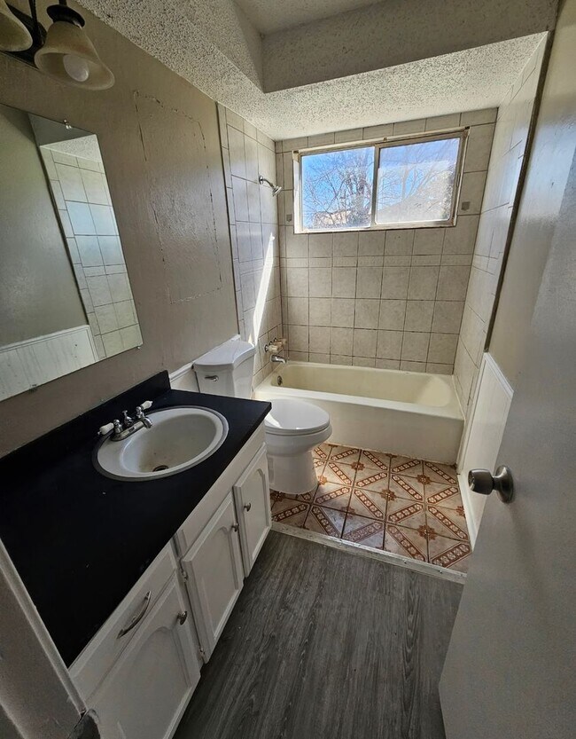 Foto del edificio - 4 Bedroom House Available in OKC