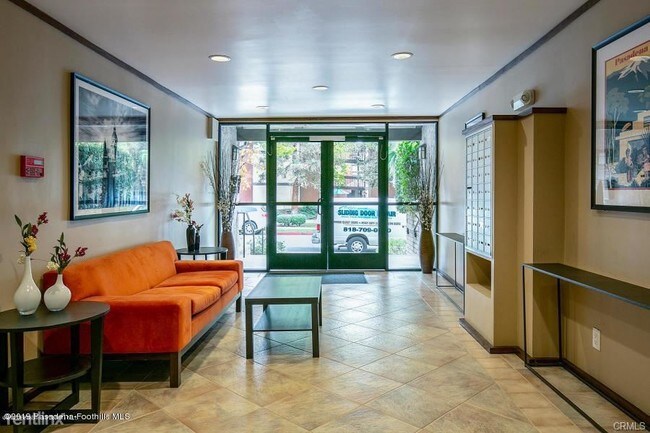 Building Photo - 439 S Catalina Ave