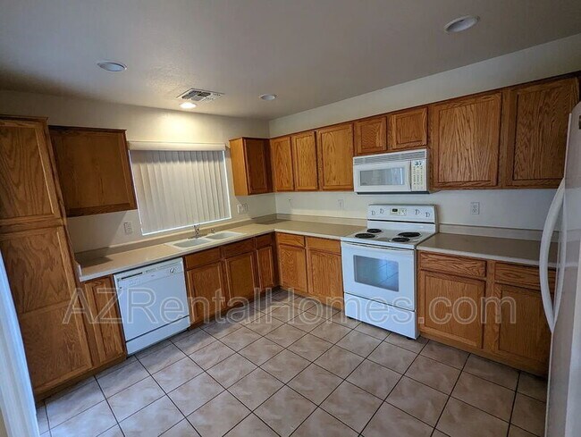 Foto del edificio - 701 S 122nd Ave