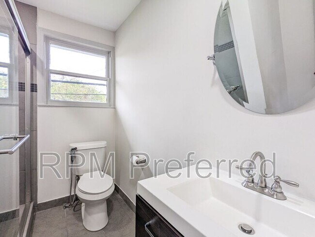 Foto del edificio - 2306 Addison Rd