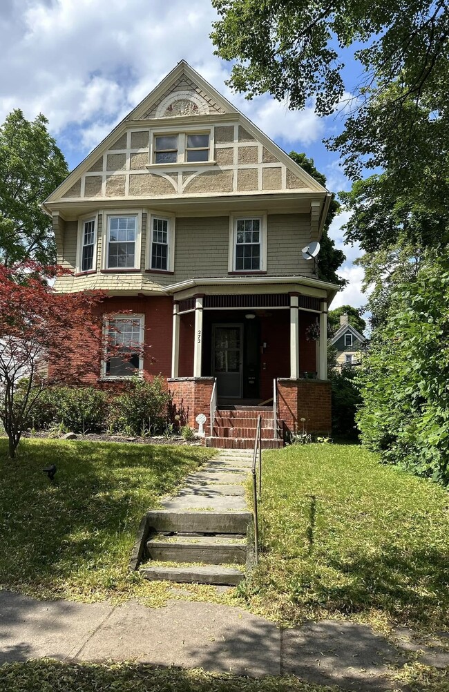 Building Photo - 272 Linden St