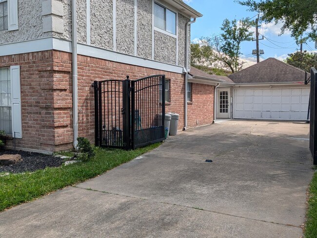 Foto del edificio - 11807 Highgrove Dr