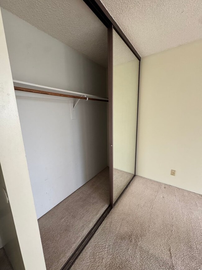 Foto del edificio - 2 bed 2 bath, 2 Reserved Parking at Nuuanu...