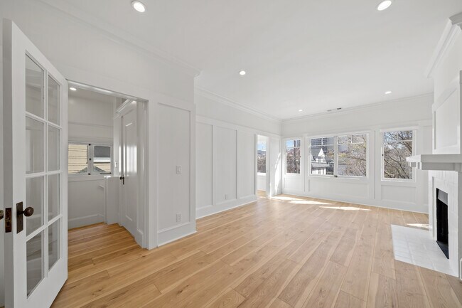 living room - 4119 Howe St