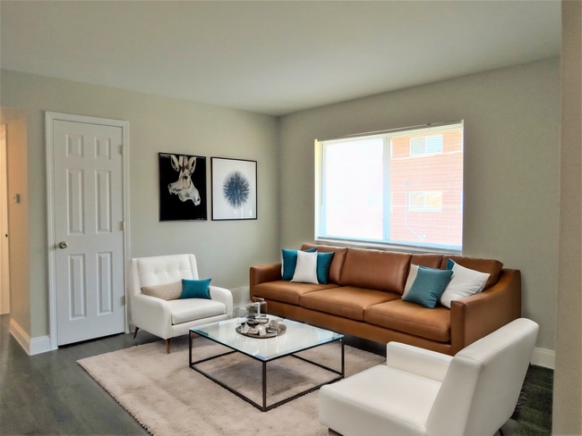 Building Photo - University Villa Apartments