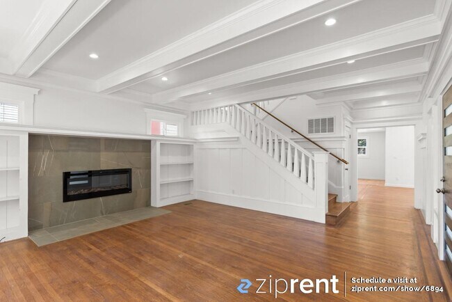 Building Photo - 832 E 21st St