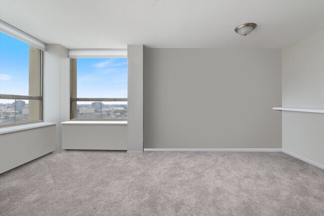 Foto del edificio - 1360 N Sandburg Terrace