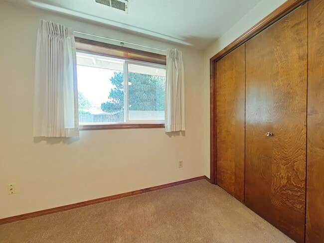 Building Photo - 3 Bedroom House ~ South Corvallis ~ Pet Fr...