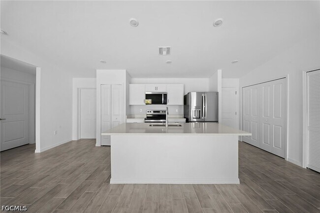 Foto del edificio - 2815 24th St W