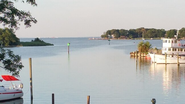 Foto del edificio - 4807 Woods Wharf Rd