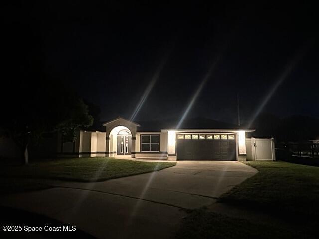 Building Photo - 300 Island Oaks Pl