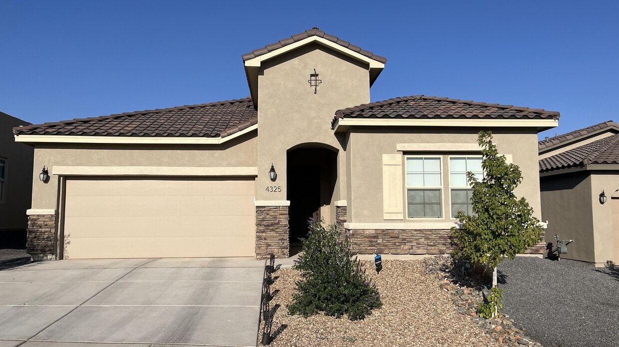 4325 Mountain Trail Loop NE, Rio Rancho, NM 87144 House Rental in Rio