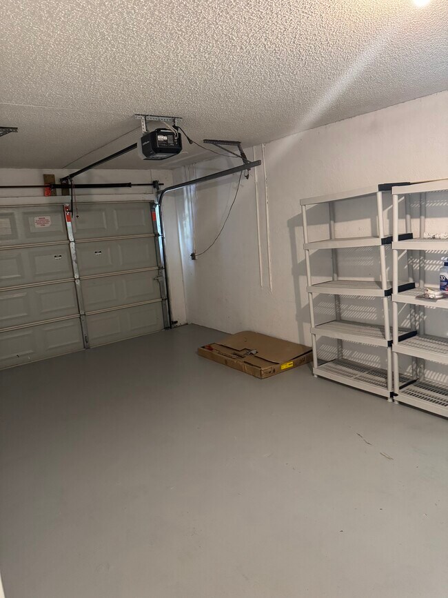 Garage - 13322 Via Vulcanus