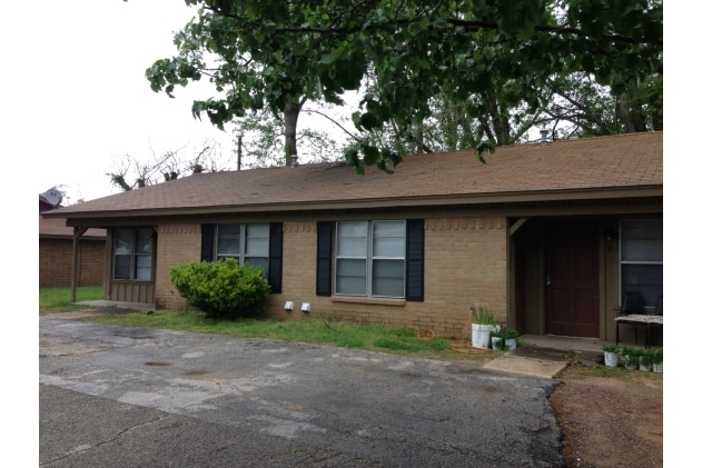 Building Photo - 210 Old Tyler Rd