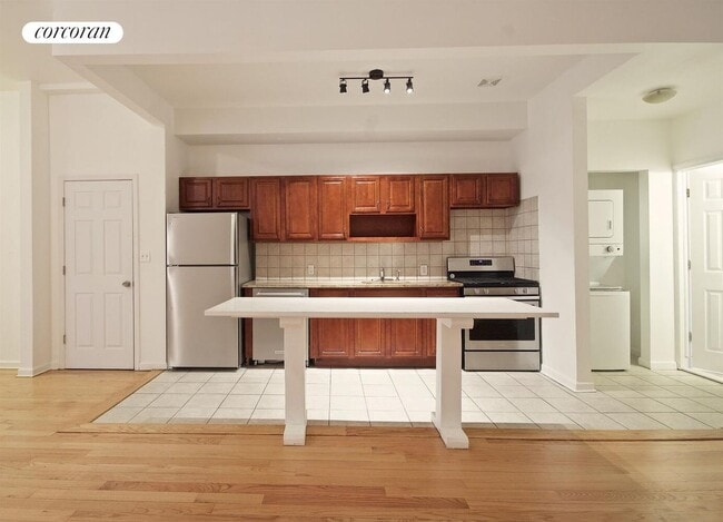 Foto del edificio - 784 Halsey St