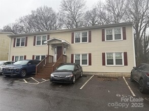 Building Photo - 803 Cherry St