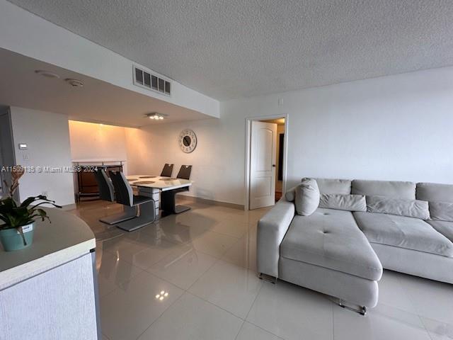 Foto del edificio - 3625 N Country Club Dr