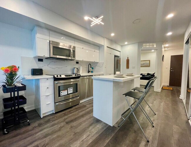 Building Photo - 120 Fort York Blvd