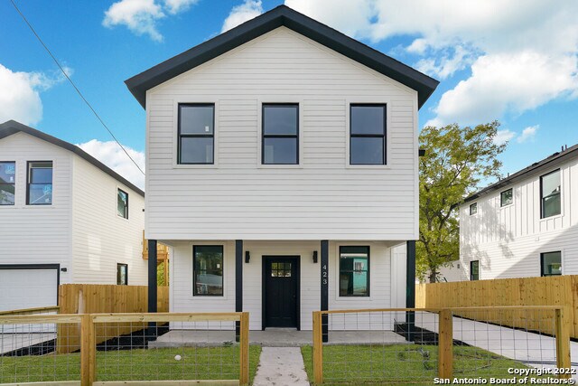 Primary Photo - 423 N Mesquite St