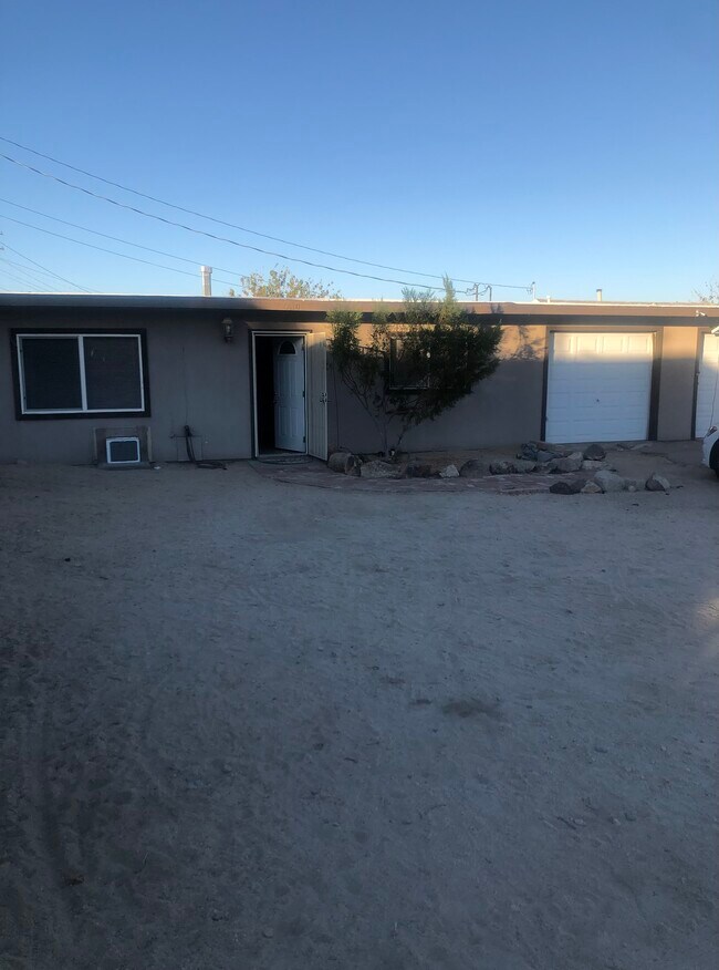 Foto del edificio - 6670 Pine Ave