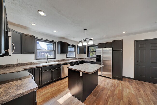 Foto del edificio - 4812 Hillside St