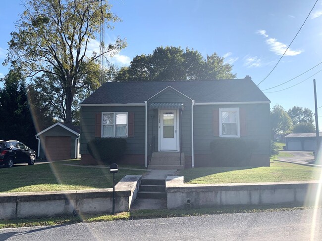 Building Photo - 1122 Garver Ln