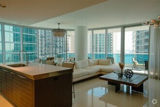 Building Photo - 200 Biscayne Blvd Way