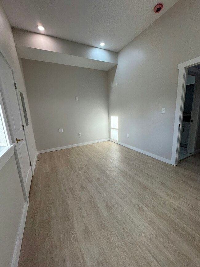 Foto del edificio - 2416 N Charles St