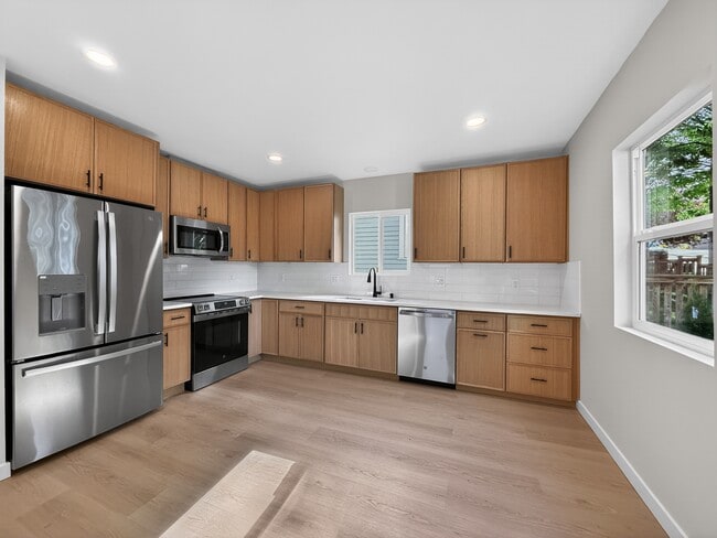 Building Photo - 925 N 75th St