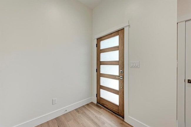 Building Photo - 401 Delmar Ave