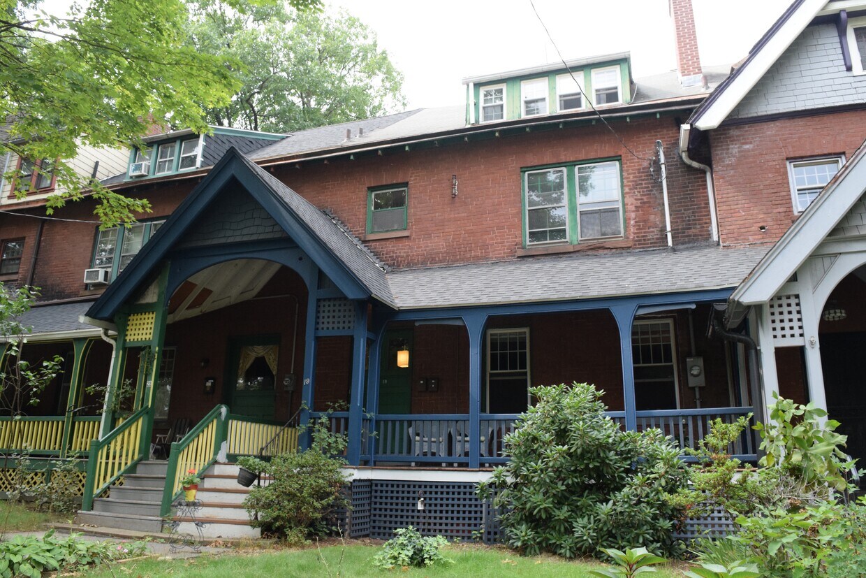 Primary Photo - 19 Columbia St