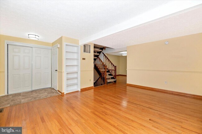 Building Photo - 6840 Farmbrook Ct