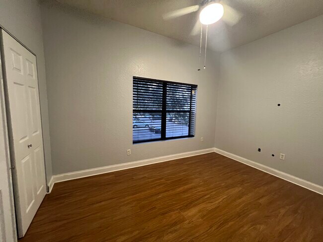 Habitación de invitados - Ángulo n.° 1 - 5811 La Costa Dr