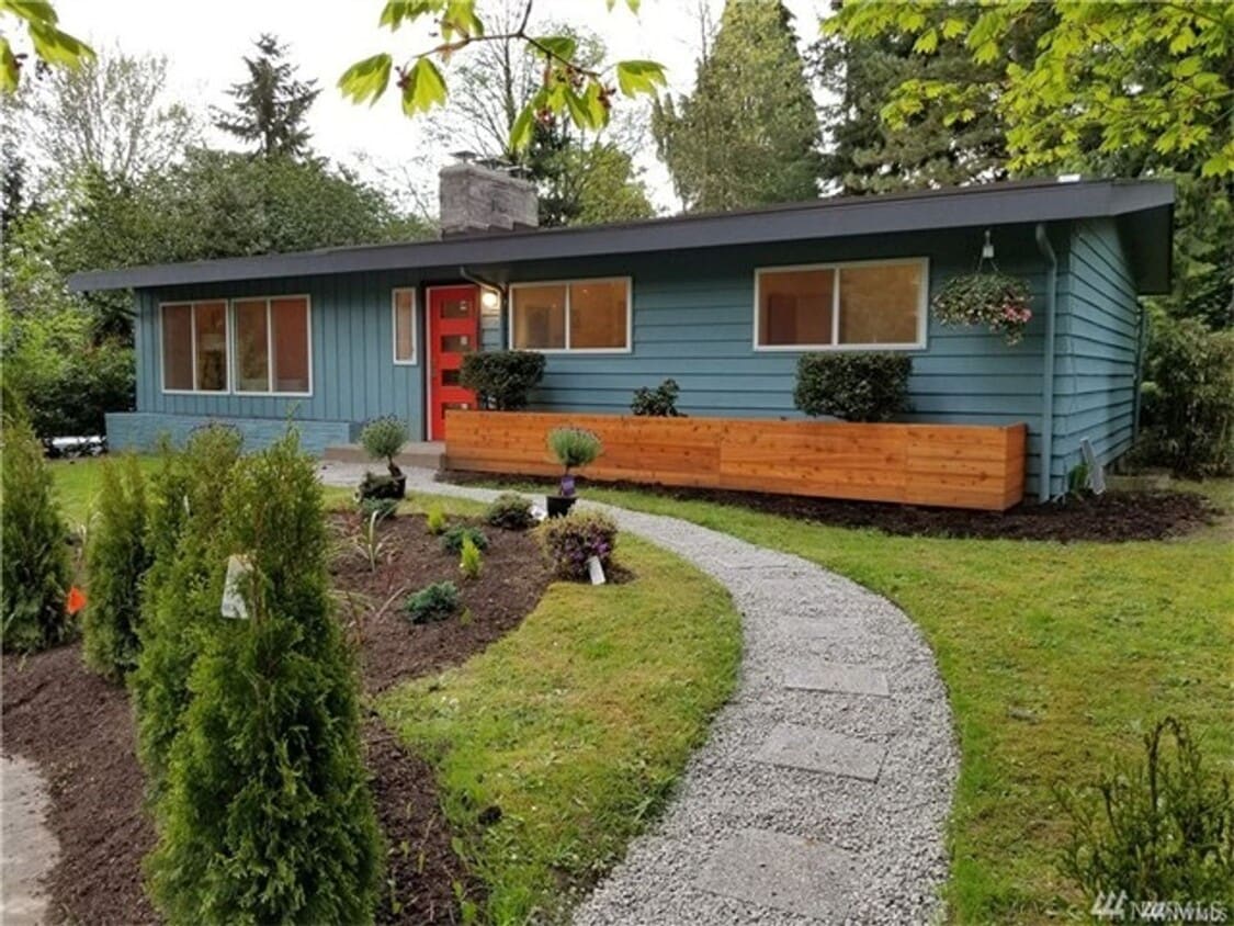 Primary Photo - Bellevue 4 bedroom Home in Newport Hills!