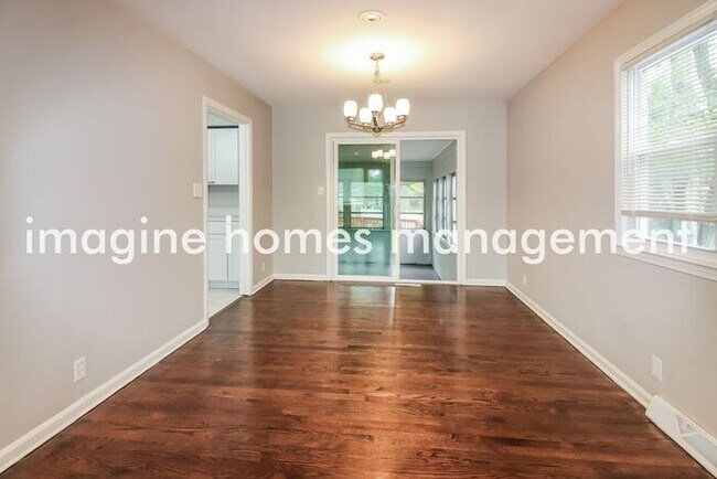 Foto del edificio - 9643 Lamar Ave
