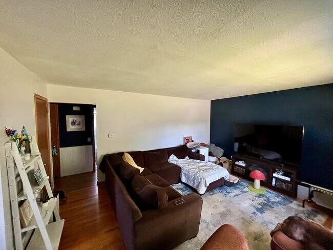 Sala de estar - 7891 Firwood Way NE
