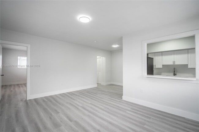 Foto del edificio - 7315 Harding Ave