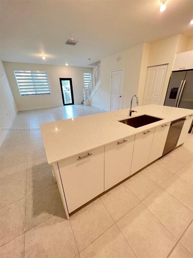 Foto del edificio - 8224 NW 43rd St