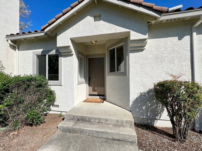 Building Photo - 3 Bedroom, 2 Bathroom Popular North Napa Rancho Las Flores Area