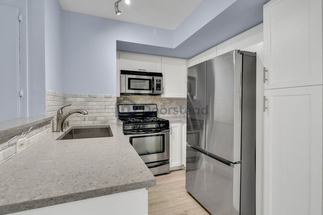 Building Photo - 5515 Canoga Ave