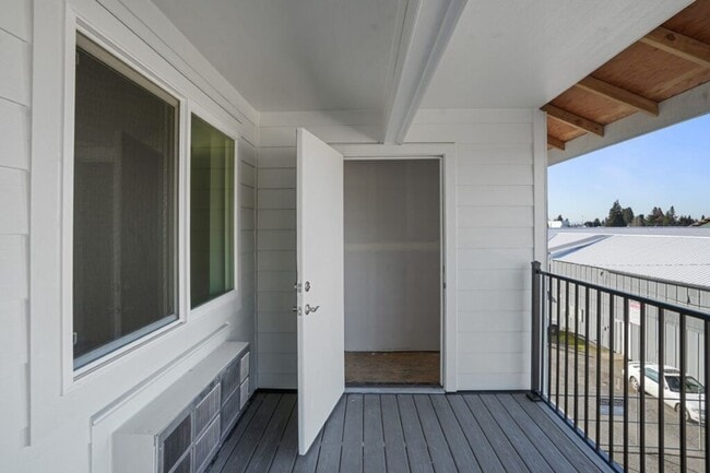 Interior Photo - Hickory Lake