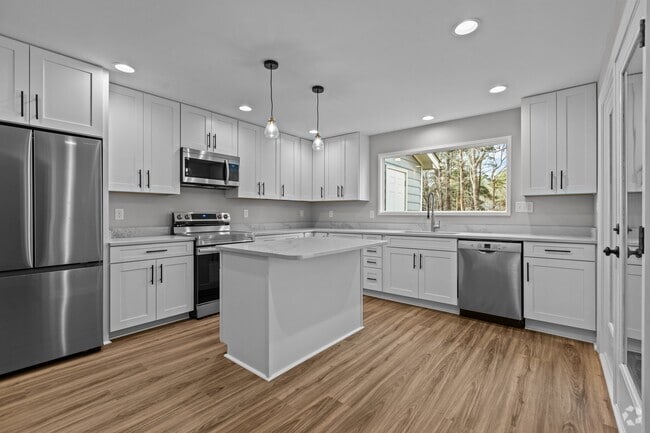 Building Photo - 5500 Fortunes Ridge Dr