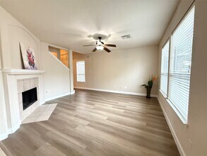 Building Photo - 26430 Richwood Oaks Dr