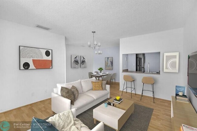 Foto del edificio - 10055 Winding Lake Rd