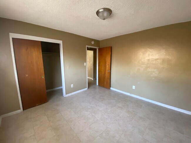 Foto del edificio - 210 E Harding Ave