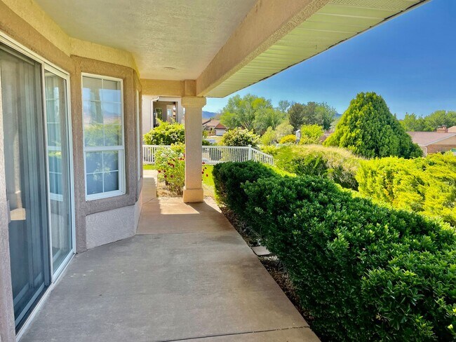 Foto del edificio - 3-BR Pet-Friendly Home in Bloomington Hills