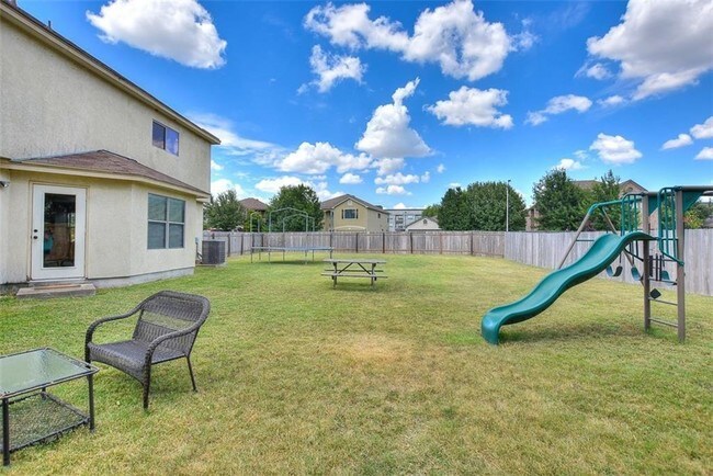 Building Photo - 4901 Woodstock Dr