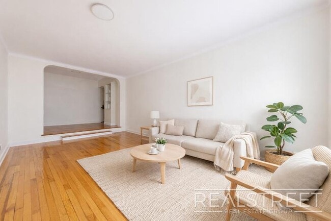 Building Photo - Renovated 1-Bedroom in Prospect Park South